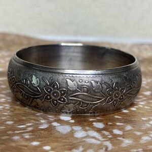 Vintage Silver Tone Metal Floral Stamped Bangle Bracelet